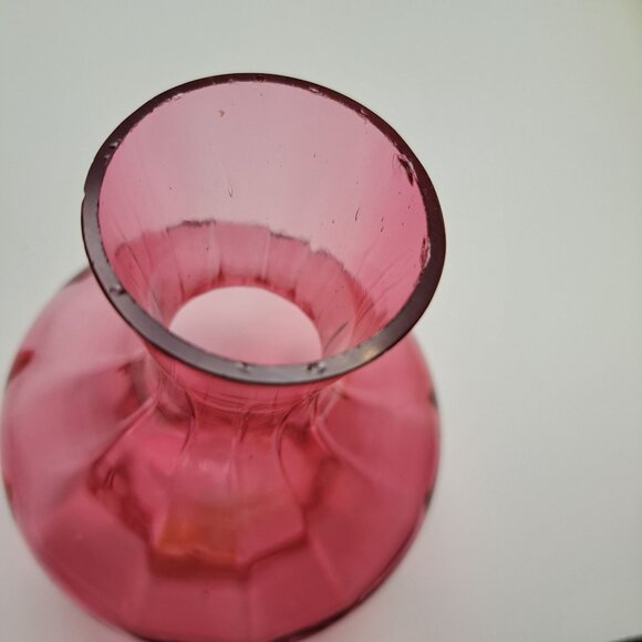 Cranberry Glass Vase Hand Blown Vintage Style Decorative Accent Piece - Picture 10 of 12